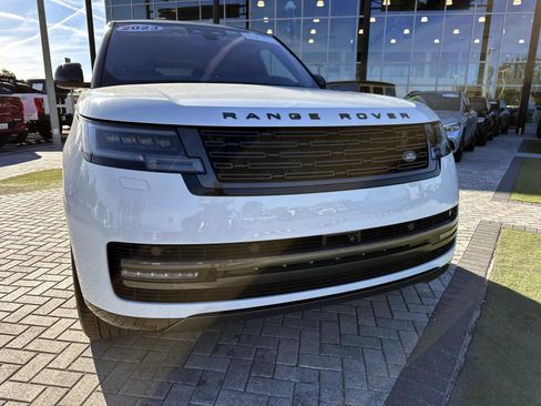 Used 2023 Land Rover Range Rover SE image 8