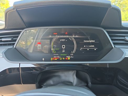 Used 2021 Audi e-tron Premium w/ Towing Package AWD/4WD image 16