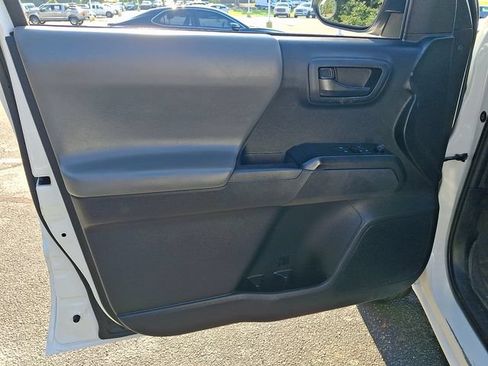 Used 2022 Toyota Tacoma SR RWD image 12