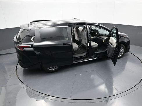 Used 2024 Toyota Sienna LE w/ Protection Package (TMS) AWD/4WD image 41