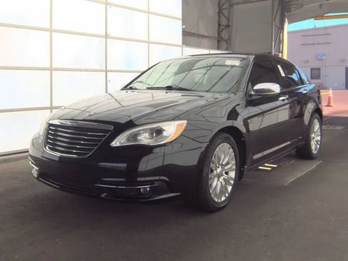 Used 2011 Chrysler 200 Limited FWD image 1