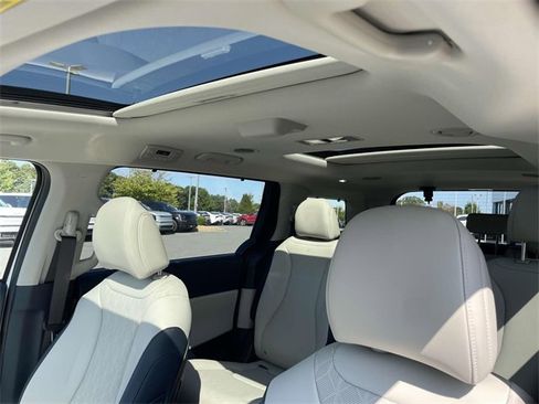 New 2026 Kia Carnival SX w/ SX Dark Edition Package image 27