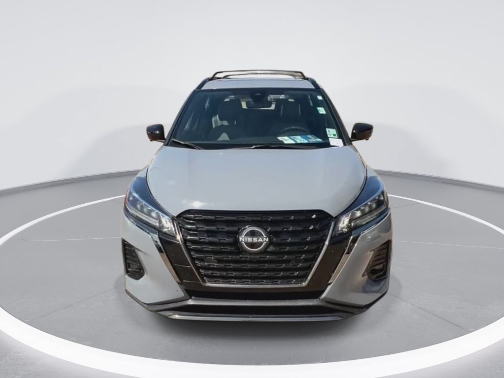 Used 2024 Nissan Kicks SR w/ SR Premium Package FWD image 3