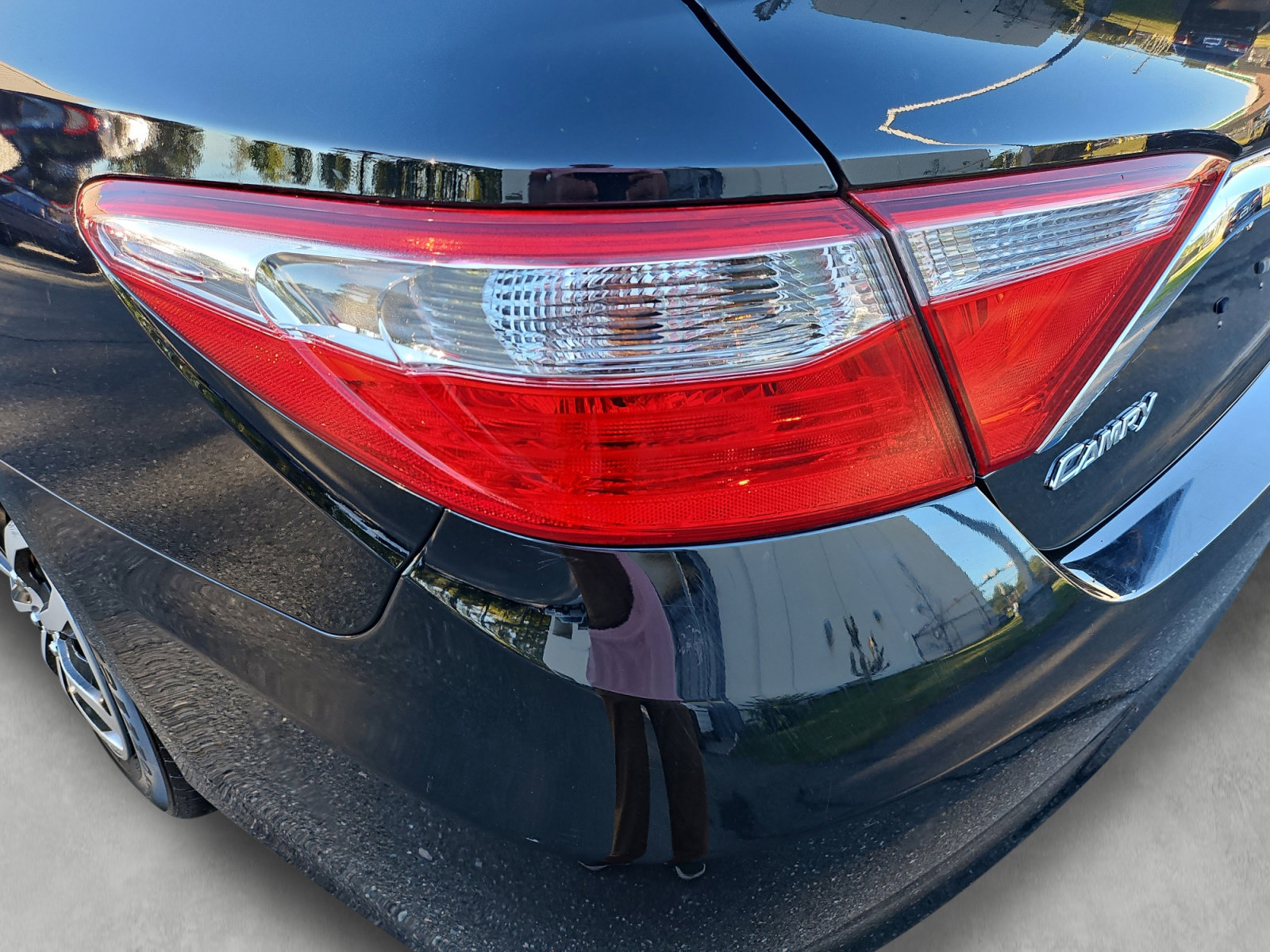 Used 2017 Toyota Camry LE FWD image 17