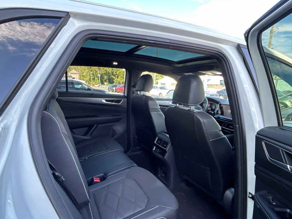 Used 2024 Volkswagen Atlas Cross Sport SE FWD image 6