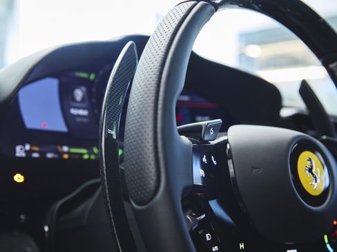 Used 2023 Ferrari SF90 Spider image 32