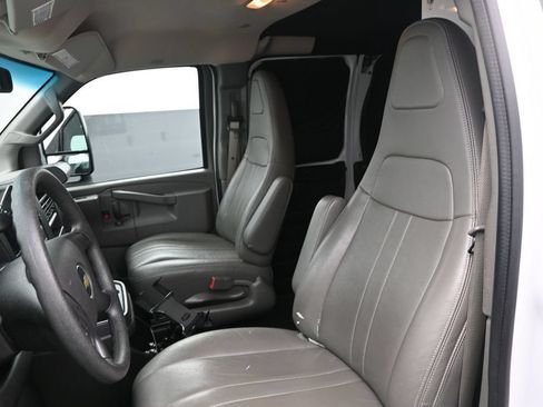 Used 2016 Chevrolet Express 2500 RWD image 16