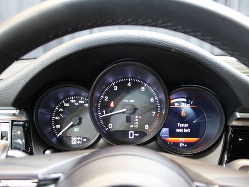 Certified 2025 Porsche Macan image 23