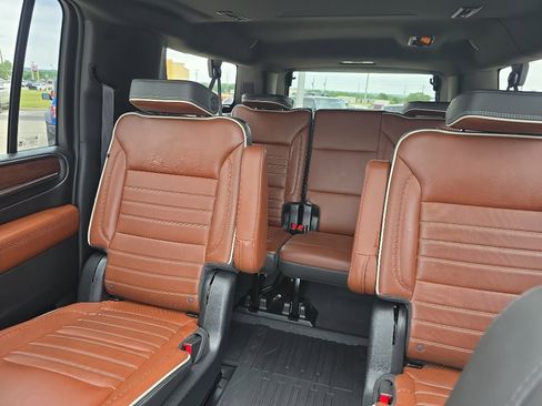Certified 2023 GMC Yukon XL Denali Ultimate AWD/4WD image 8