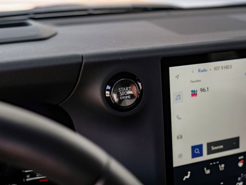 Used 2025 Lexus GX 550 w/ Accessory Package (Z1) image 81