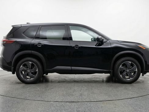Used 2025 Nissan Rogue SV image 11