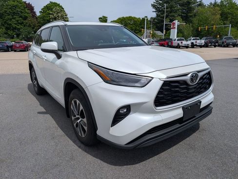 Used 2022 Toyota Highlander XLE AWD/4WD image 8