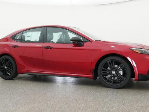 New 2026 Toyota Camry Hybrid FWD image 17