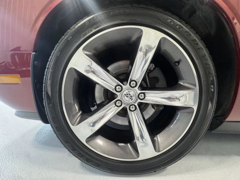 Used 2014 Dodge Challenger R/T RWD image 29