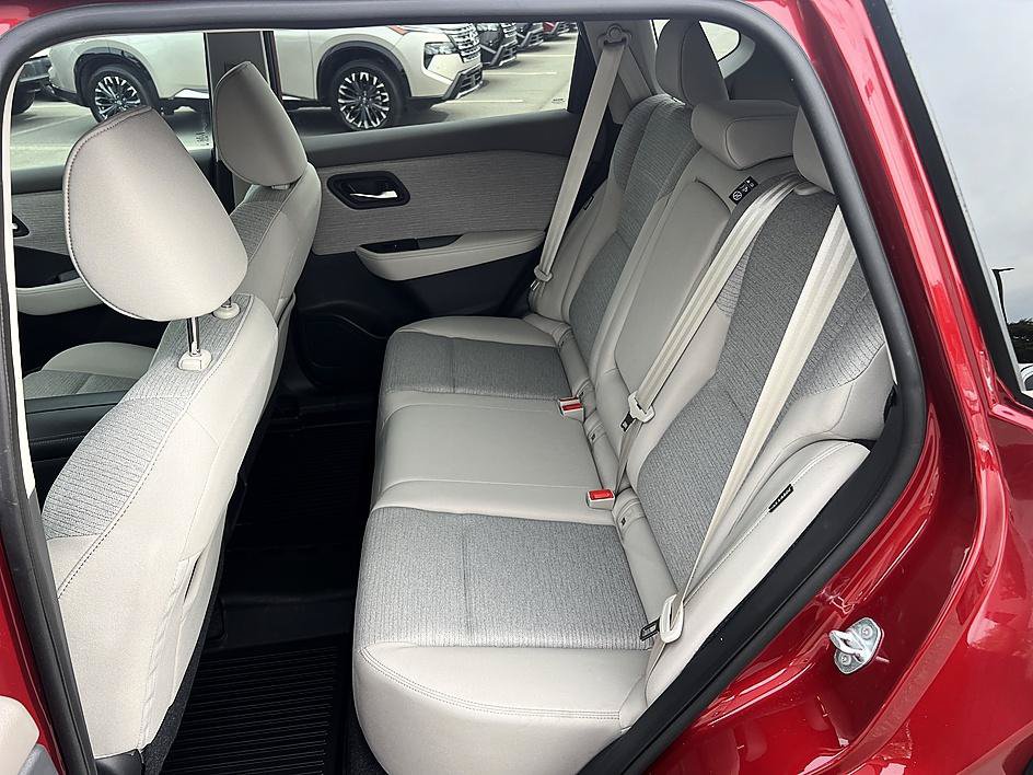 Certified 2022 Nissan Rogue SV FWD image 14