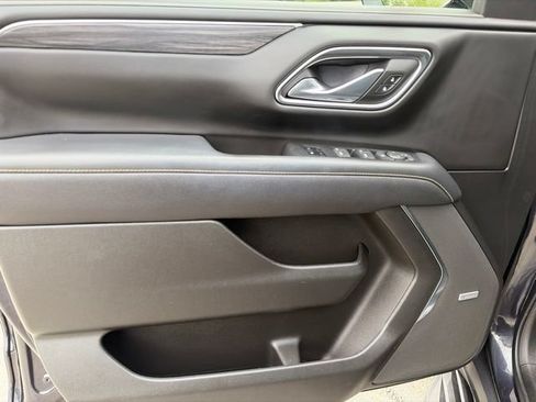 Used 2023 GMC Yukon SLT AWD/4WD image 11