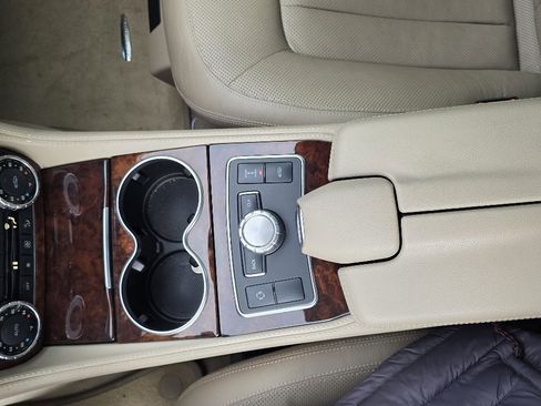 Used 2012 Mercedes-Benz CLS 550 4MATIC image 24