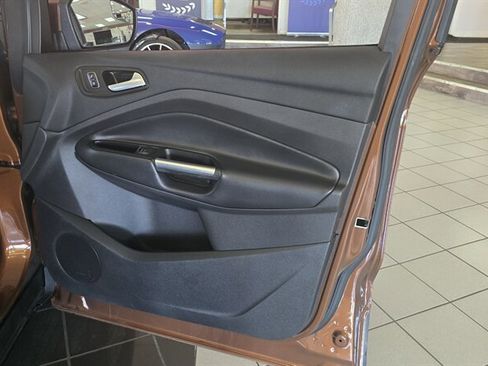 Used 2017 Ford Escape SE w/ Equipment Group 201A FWD image 14