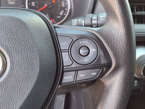Used 2021 Toyota RAV4 XLE FWD image 31