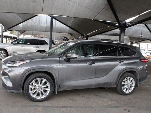 Certified 2022 Toyota Highlander Limited image 14