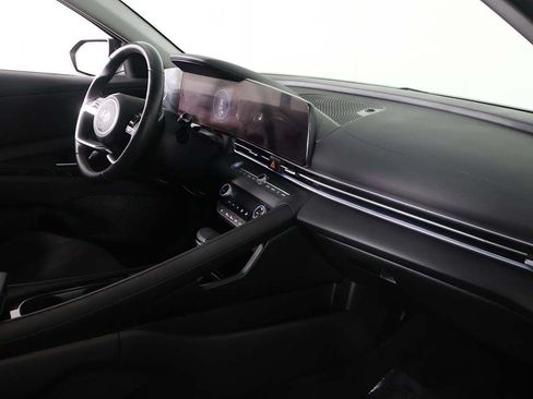Used 2025 Hyundai Elantra SEL FWD image 27