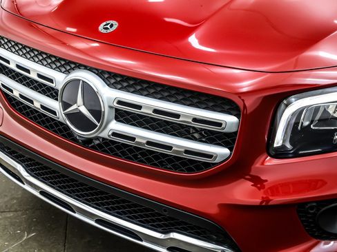 Used 2021 Mercedes-Benz GLB 250 4MATIC image 14