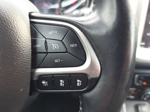 Used 2021 Jeep Compass Latitude w/ Sun and Sound Group FWD image 15