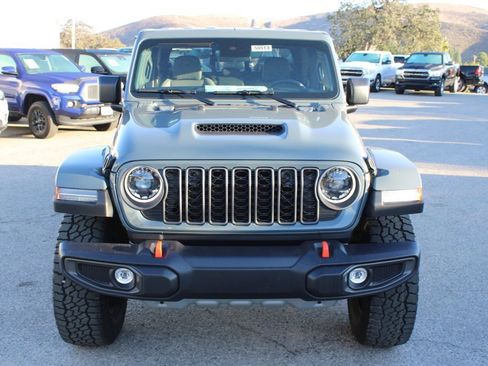 New 2025 Jeep Gladiator Mojave image 2