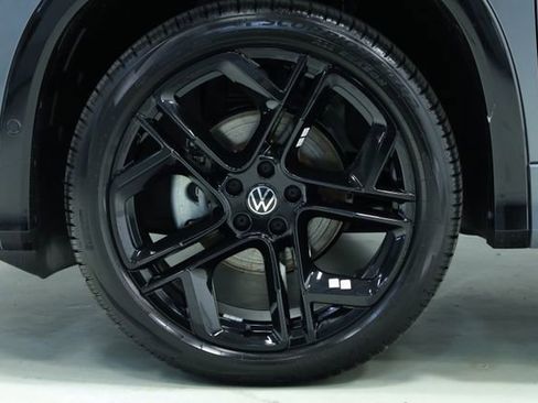 New 2026 Volkswagen Tiguan SE R-Line FWD image 8