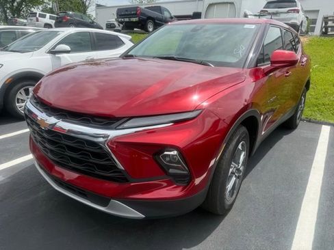 Used 2025 Chevrolet Blazer LT AWD/4WD image 2