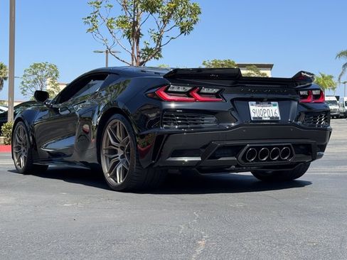 Used 2025 Chevrolet Corvette Z06 w/ Stealth Interior Trim Package RWD image 12