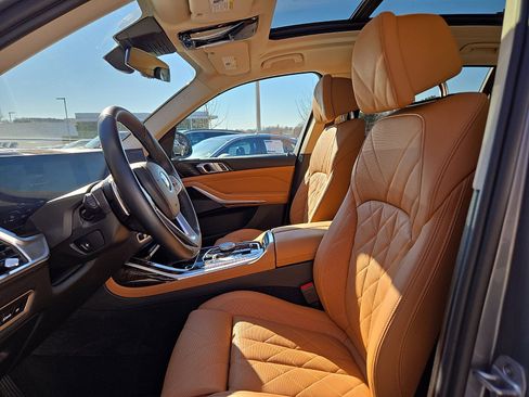 Used 2024 BMW X7 xDrive40i w/ Premium Package image 14
