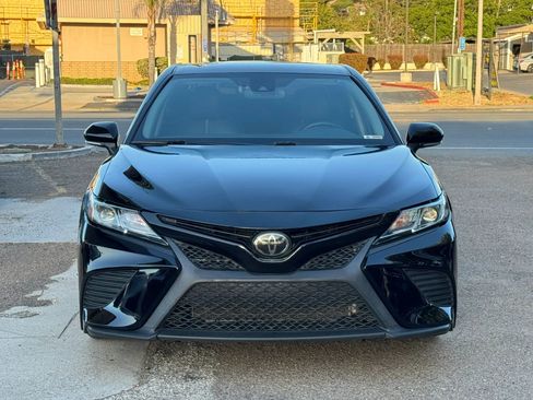 Used 2020 Toyota Camry SE w/ Convenience Package FWD image 4