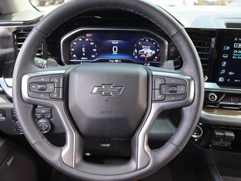 Used 2025 Chevrolet Silverado 1500 LT Trail Boss w/ Convenience Package II AWD/4WD image 6