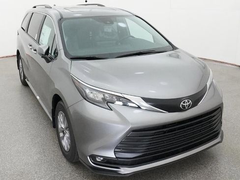 New 2026 Toyota Sienna XLE image 47