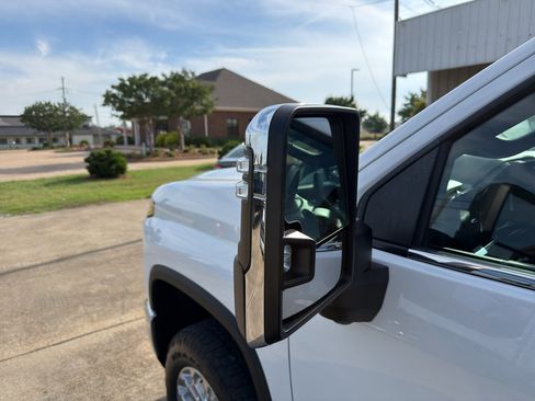 Used 2025 Chevrolet Silverado 2500 LTZ w/ LTZ Premium Package AWD/4WD image 17