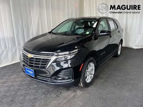 Used 2023 Chevrolet Equinox LS FWD image 1