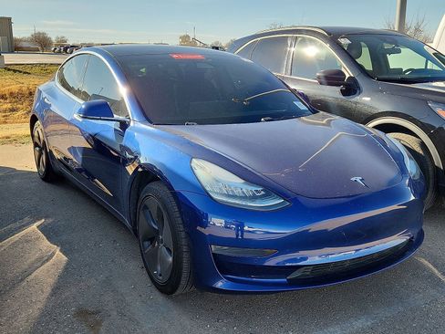 Used 2019 Tesla Model 3 Standard Range image 4