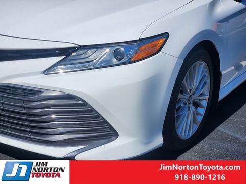 Used 2019 Toyota Camry XLE FWD image 11