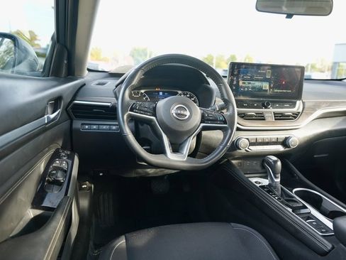 Used 2023 Nissan Altima 2.5 SV w/ SV Premium Package image 15