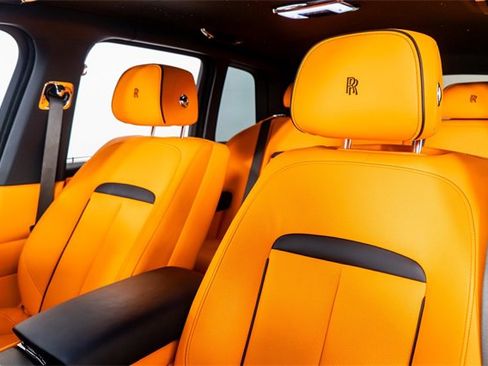 Used 2023 Rolls-Royce Cullinan image 3