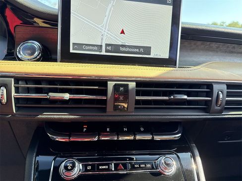 Used 2022 Lincoln Corsair Reserve w/ Equipment Group 201A image 18