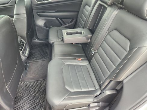 Used 2024 Volkswagen Atlas Cross Sport SEL R-Line AWD/4WD image 30