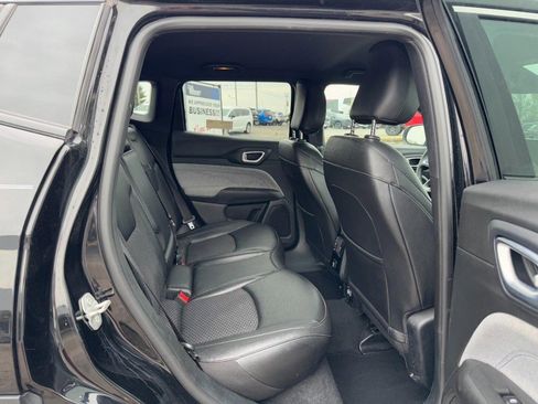 Used 2024 Jeep Compass Latitude AWD/4WD image 12
