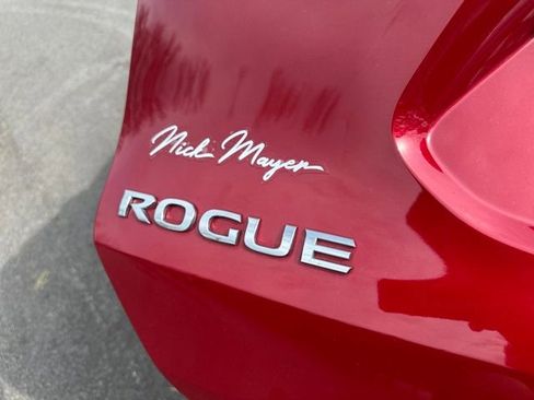 Used 2017 Nissan Rogue SV image 21