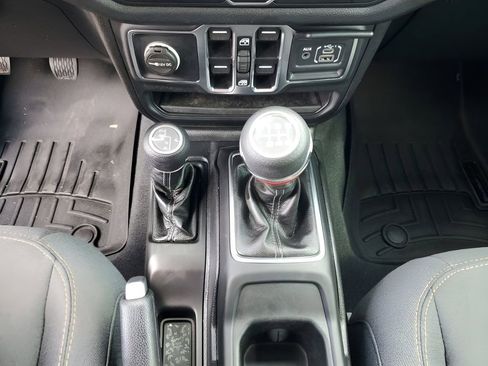 Used 2024 Jeep Wrangler Sport S image 40