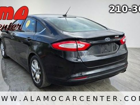Used 2016 Ford Fusion SE FWD image 3