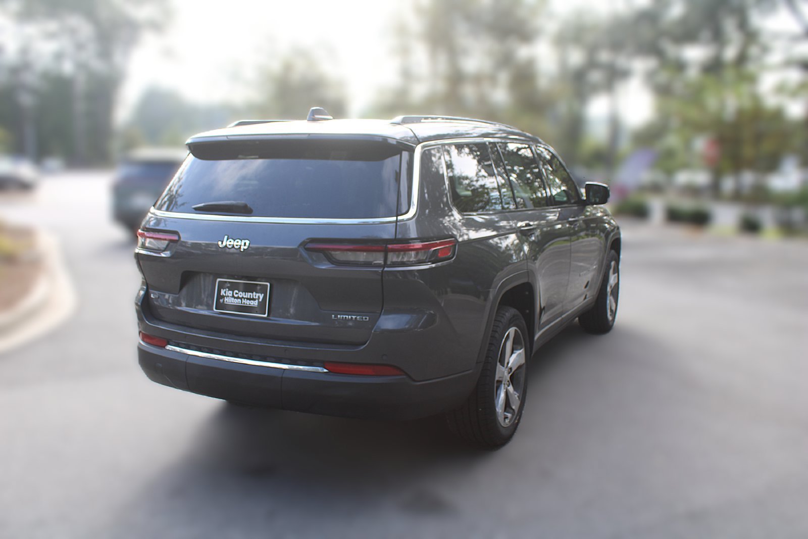 Used 2022 Jeep Grand Cherokee L Limited RWD image 12