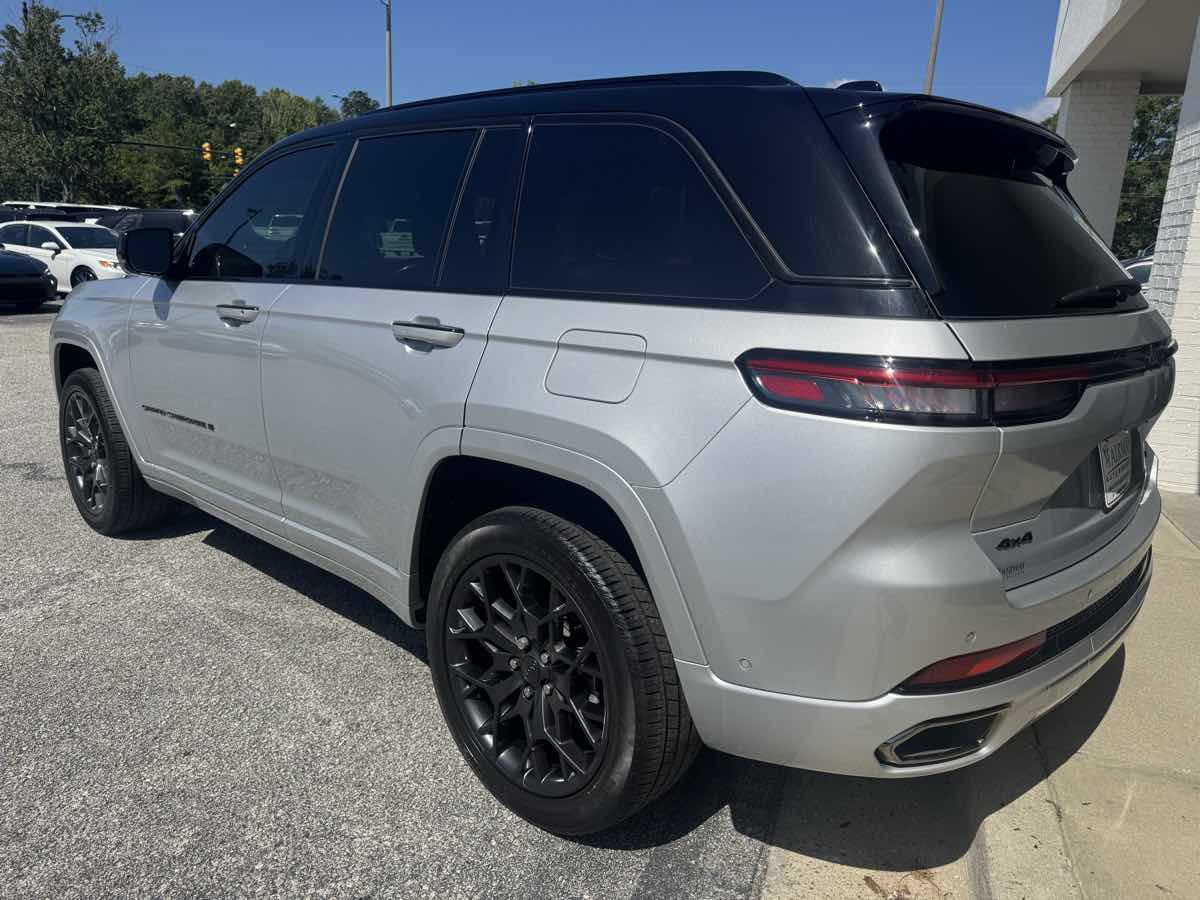 Used 2025 Jeep Grand Cherokee Summit AWD/4WD image 47
