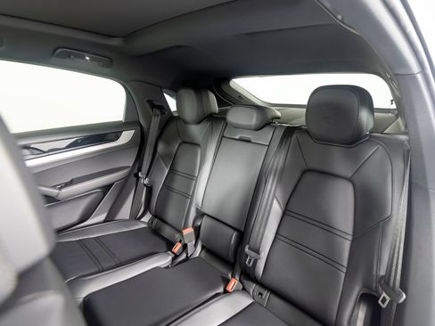 Certified 2026 Porsche Cayenne Coupe AWD/4WD image 35